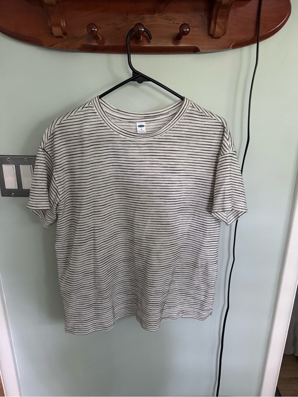 Old Navy Cream and Black Textured Striped Short Sleeve Tee